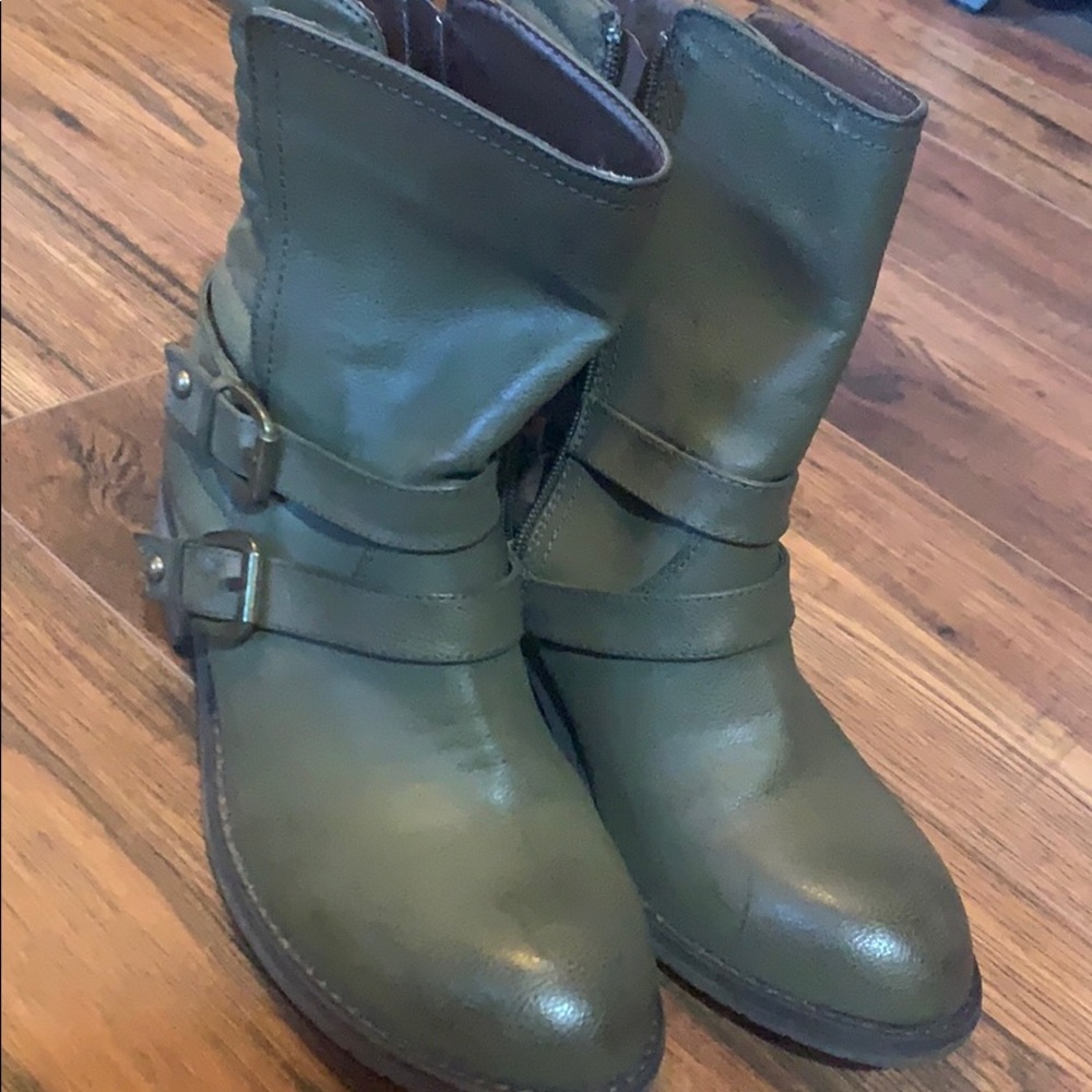 Boots - Picture 4 of 4